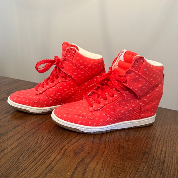 Brand new Nike Sky Hi Wedge Dunk - Picture 2 of 4